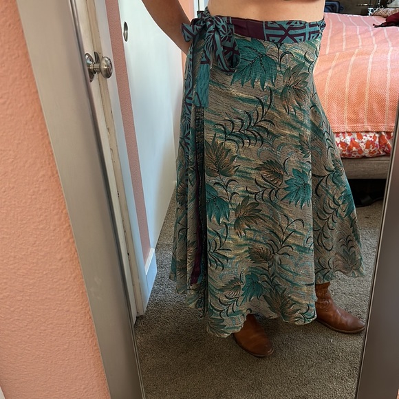 Darn Good Yarn Sari Silk Wrap Skirt reversible and convertible - Picture 3 of 6